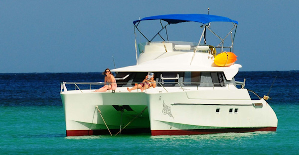 Turquoise catamaran, sailing and diving cruises in Seychelles