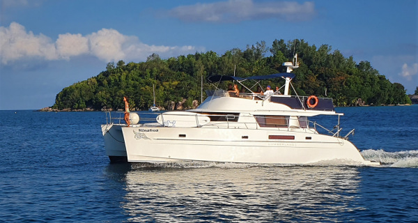 Catamaran Hinatea, cruises sailing and diving in the Seychelles